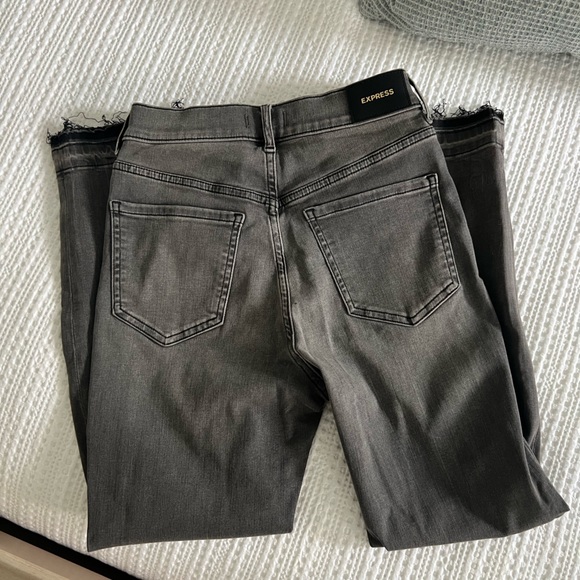Express Super High Waisted Gray Raw Released Hem Slim Jeans - Picture 5 of 6